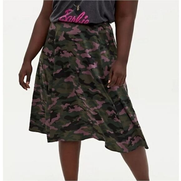 Torrid Waistband Midi Skirt Satin Slip Army Camo Print Size 4 NWT - Picture 1 of 10